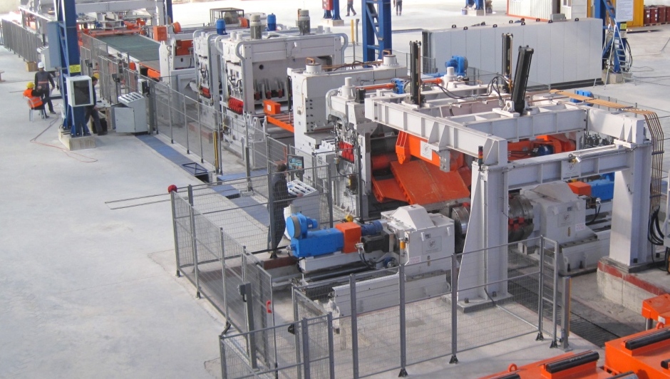 Linea di spianatura della lamiera presso LDM S.R.L.