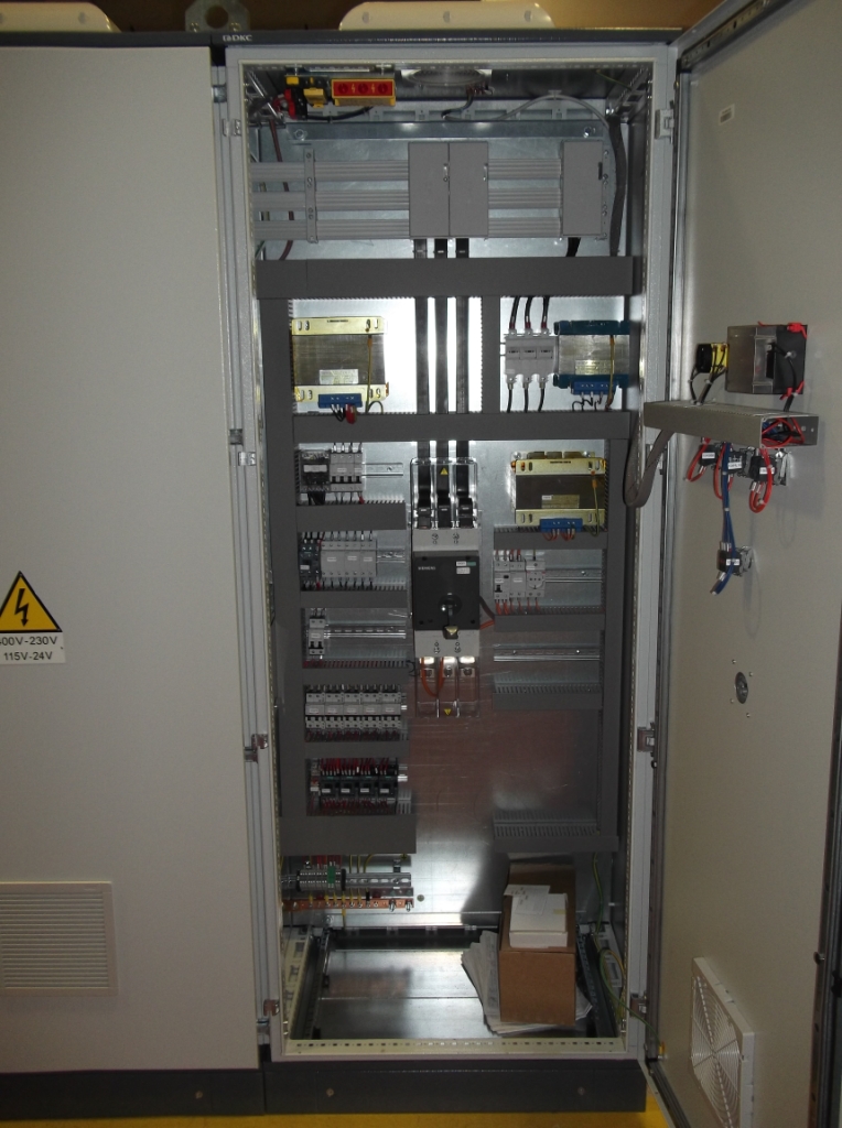 Linea di spianatura della lamiera presso LDM S.R.L.